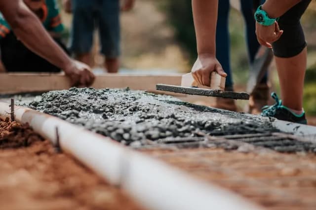 Jak zrobić gotową zaprawę betonową: 9 kluczowych kroków Jak zrobić gotową zaprawę betonową: 9 kluczowych kroków